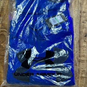 Mens large under armor hooded sweatshirt!